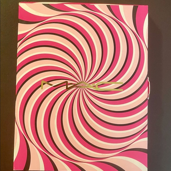 MAC Hypnotizing Holiday Wave Your Wand Brush Set (5 pieces) - Picture 6 of 7